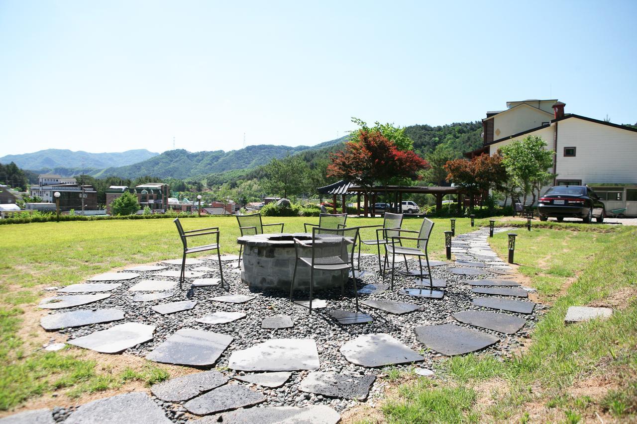 White Windmill Pension Pyeongchang Esterno foto